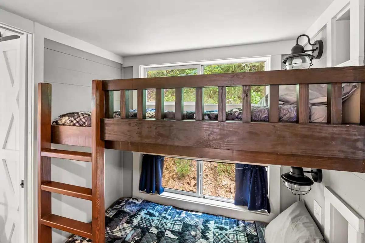 Crescent Moon Cabin Villa Сивиървил Екстериор снимка